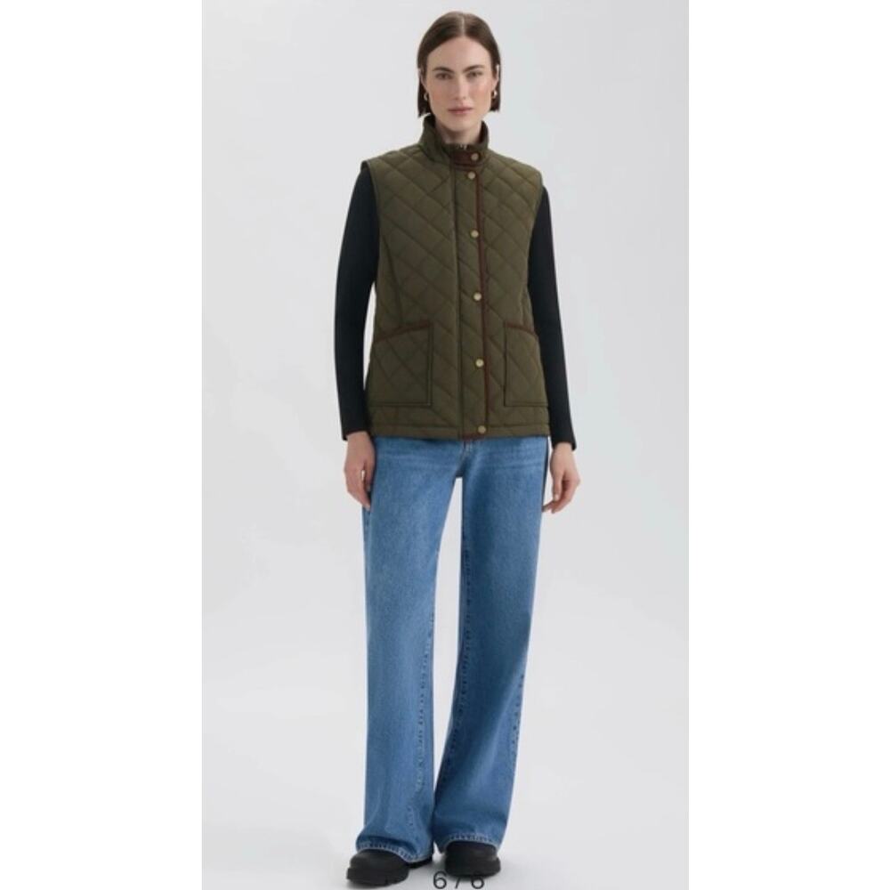 Hunter Damond-Quilted Vest in Green with Corduroy Trim
Size Medium 
NWT